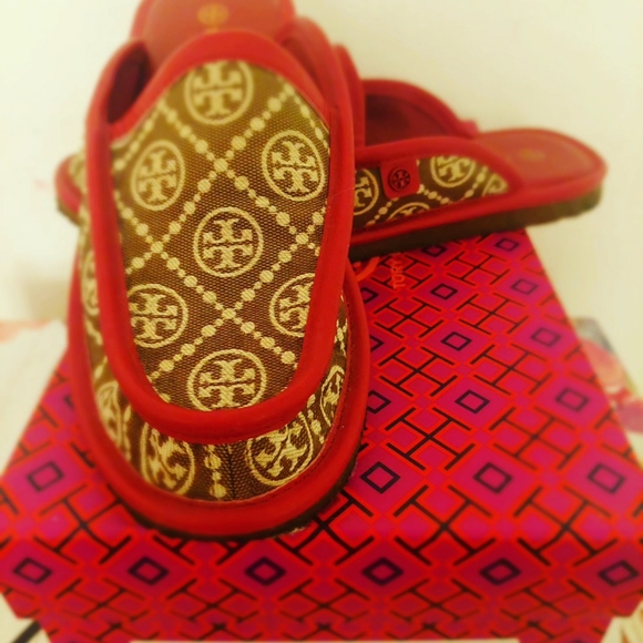 Pantufla Tory Burch color hazel y rojo - Picture 2 of 3